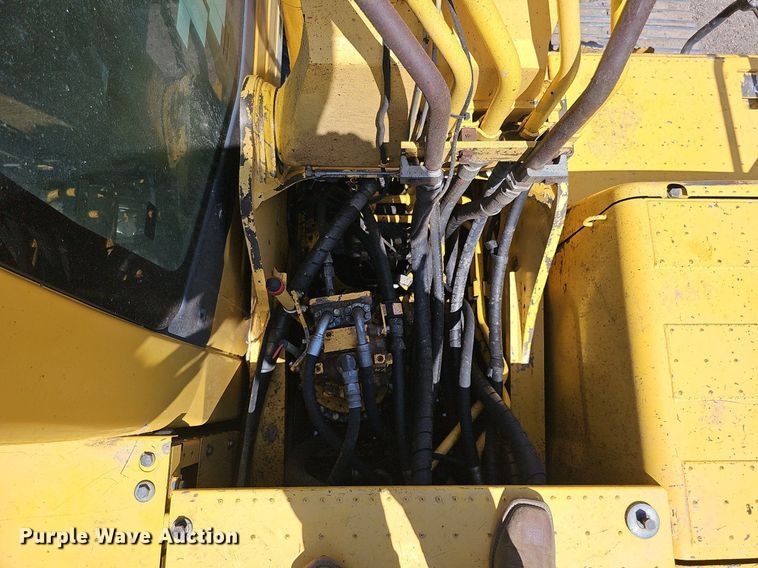 image for item DQ0278 2006 Komatsu PC220LC-8  excavator