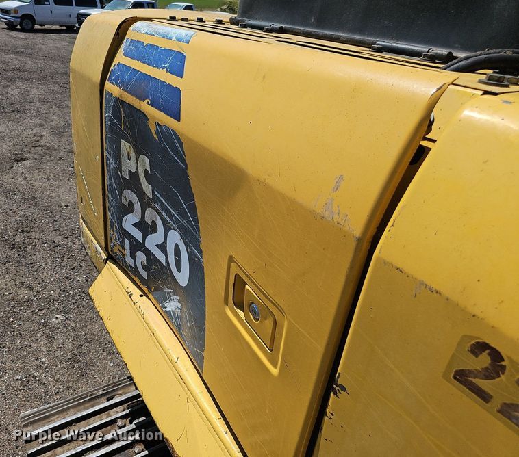 image for item DQ0278 2006 Komatsu PC220LC-8  excavator