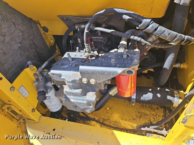 image for item DQ0278 2006 Komatsu PC220LC-8  excavator