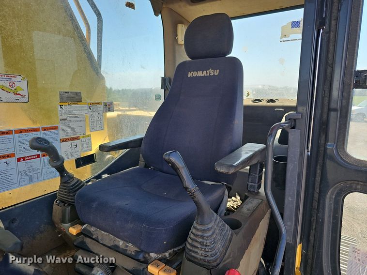 image for item DQ0278 2006 Komatsu PC220LC-8  excavator