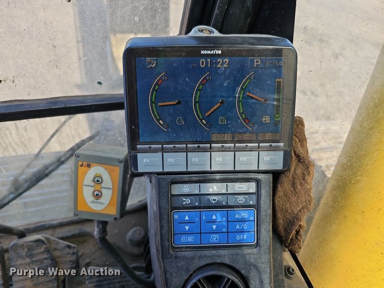 image for item DQ0278 2006 Komatsu PC220LC-8  excavator