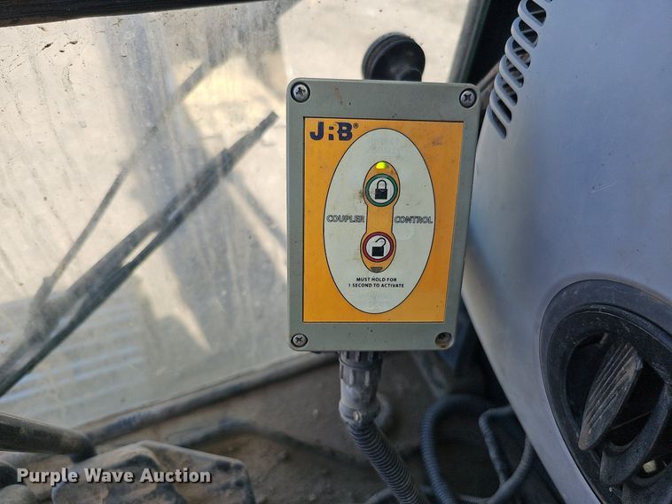 image for item DQ0278 2006 Komatsu PC220LC-8  excavator