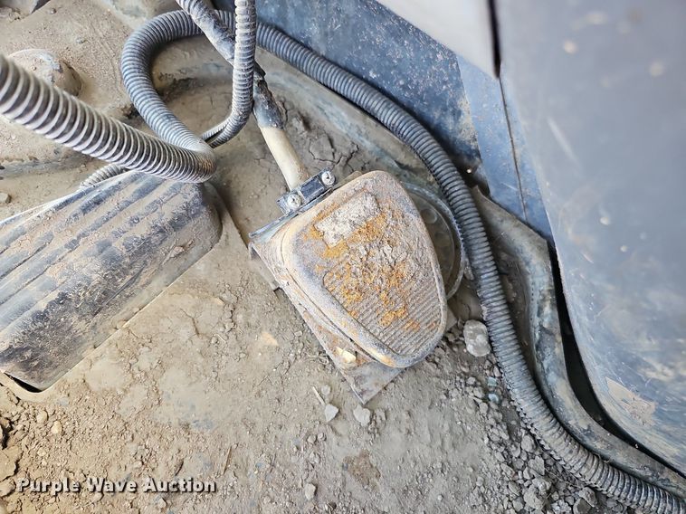 image for item DQ0278 2006 Komatsu PC220LC-8  excavator