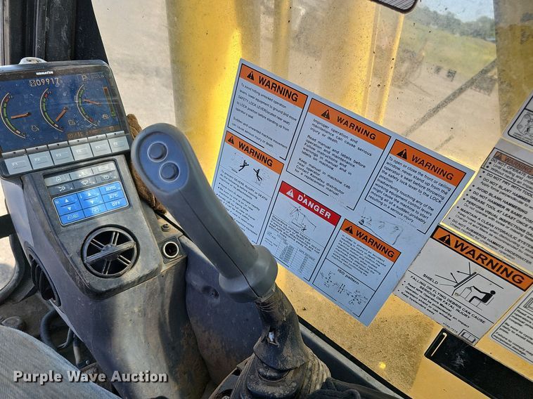 image for item DQ0278 2006 Komatsu PC220LC-8  excavator