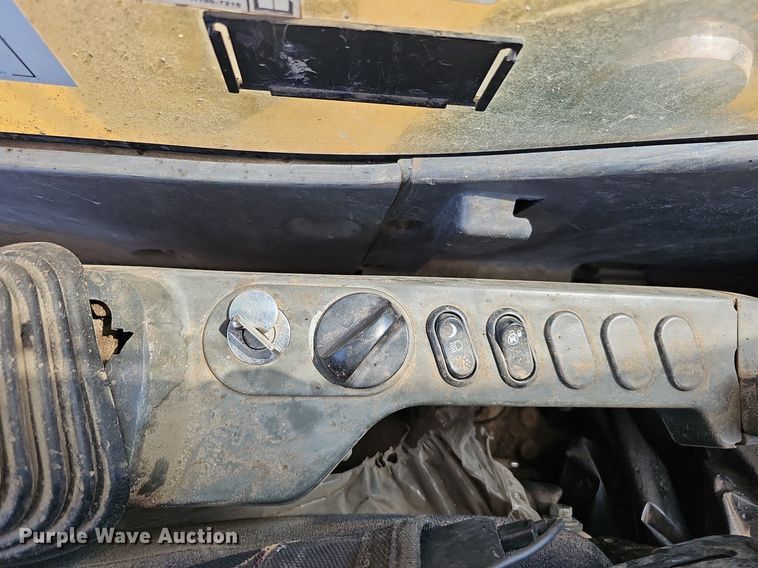 image for item DQ0278 2006 Komatsu PC220LC-8  excavator