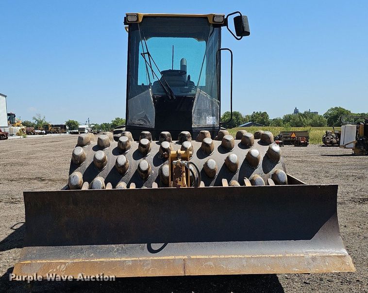 image for item DQ0279 2001 Caterpillar CP-563D  single drum vibratory roller