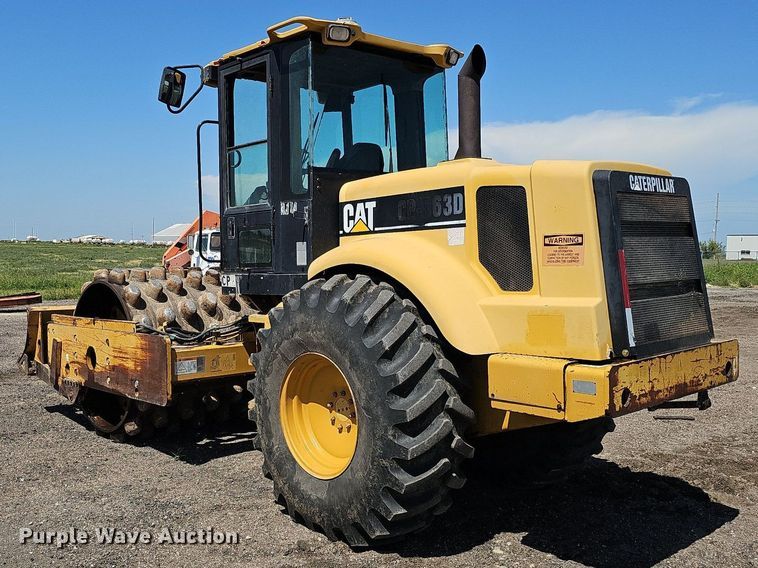 image for item DQ0279 2001 Caterpillar CP-563D  single drum vibratory roller