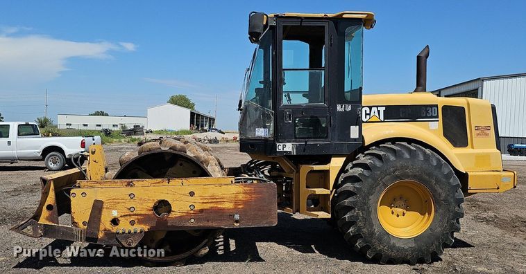 image for item DQ0279 2001 Caterpillar CP-563D  single drum vibratory roller