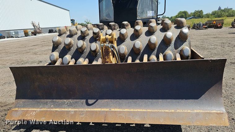 image for item DQ0279 2001 Caterpillar CP-563D  single drum vibratory roller