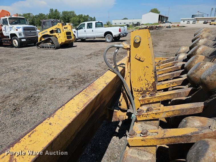 image for item DQ0279 2001 Caterpillar CP-563D  single drum vibratory roller