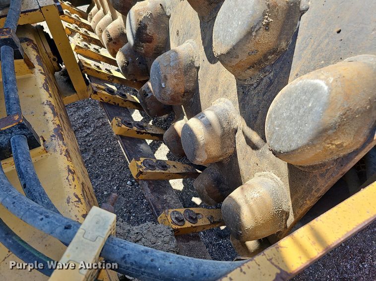 image for item DQ0279 2001 Caterpillar CP-563D  single drum vibratory roller