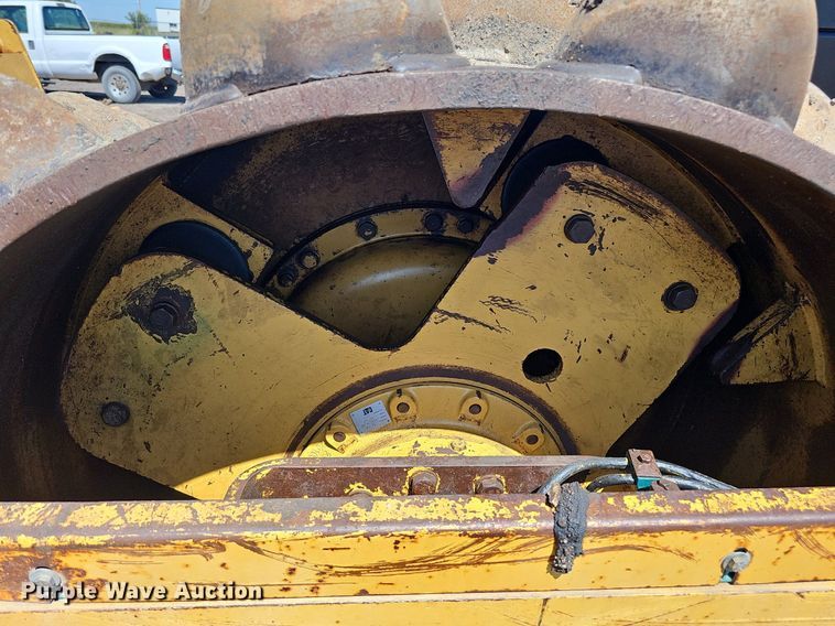 image for item DQ0279 2001 Caterpillar CP-563D  single drum vibratory roller