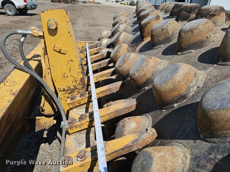 image for item DQ0279 2001 Caterpillar CP-563D  single drum vibratory roller