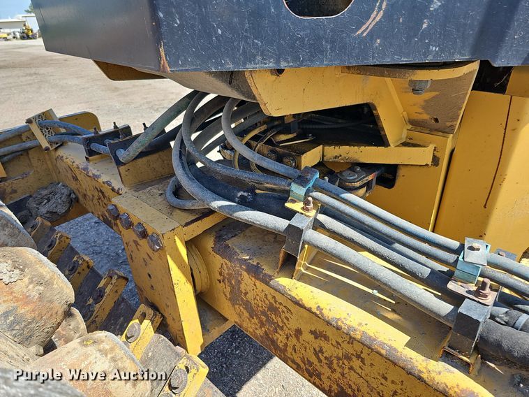 image for item DQ0279 2001 Caterpillar CP-563D  single drum vibratory roller