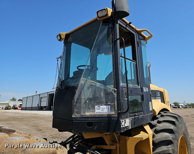 image for item DQ0279 2001 Caterpillar CP-563D  single drum vibratory roller