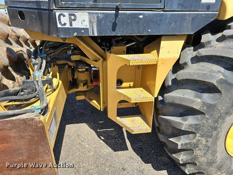 image for item DQ0279 2001 Caterpillar CP-563D  single drum vibratory roller