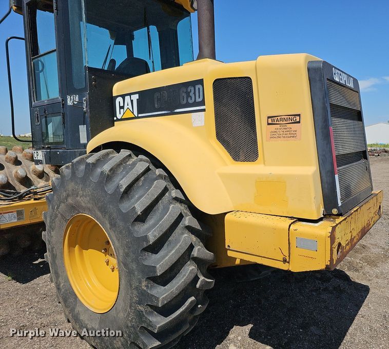 image for item DQ0279 2001 Caterpillar CP-563D  single drum vibratory roller