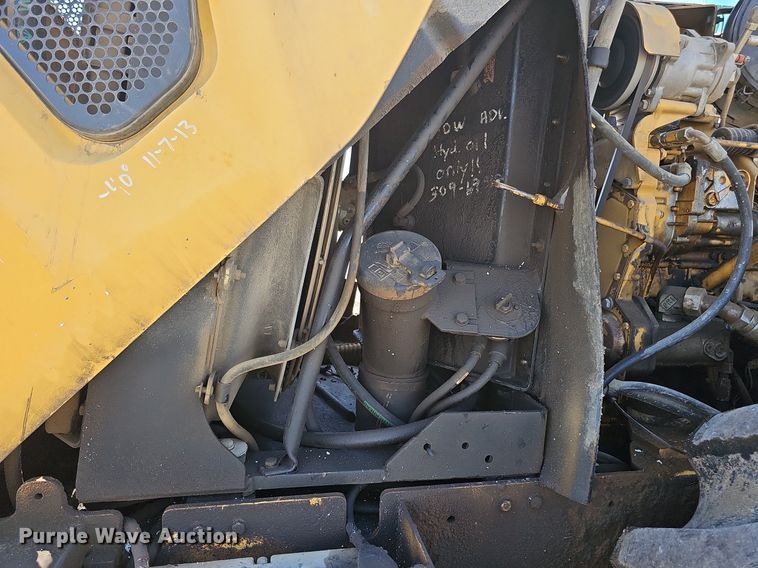 image for item DQ0279 2001 Caterpillar CP-563D  single drum vibratory roller