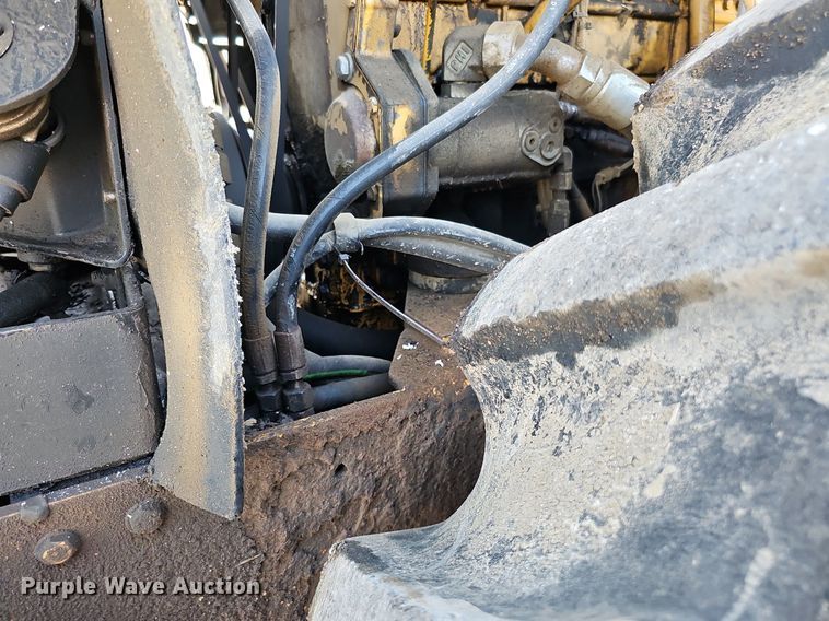 image for item DQ0279 2001 Caterpillar CP-563D  single drum vibratory roller