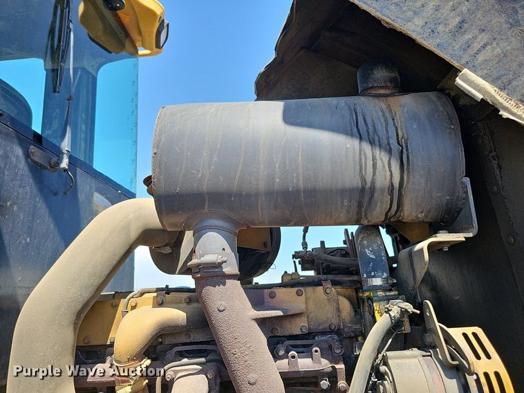 image for item DQ0279 2001 Caterpillar CP-563D  single drum vibratory roller