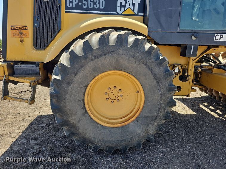 image for item DQ0279 2001 Caterpillar CP-563D  single drum vibratory roller