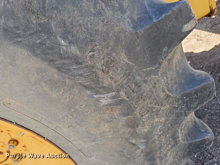 image for item DQ0279 2001 Caterpillar CP-563D  single drum vibratory roller