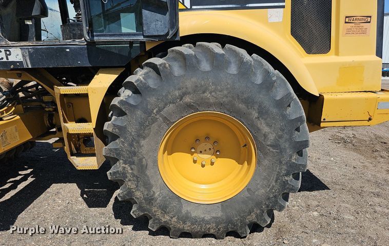 image for item DQ0279 2001 Caterpillar CP-563D  single drum vibratory roller