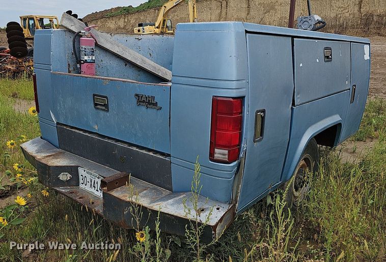 image for item DQ0283 Stahl Grand Challenger G101 service bed trailer