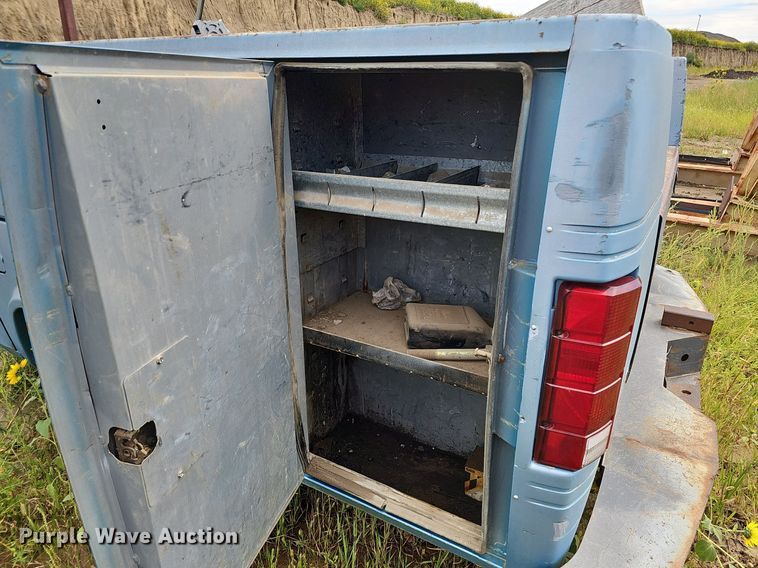 image for item DQ0283 Stahl Grand Challenger G101 service bed trailer