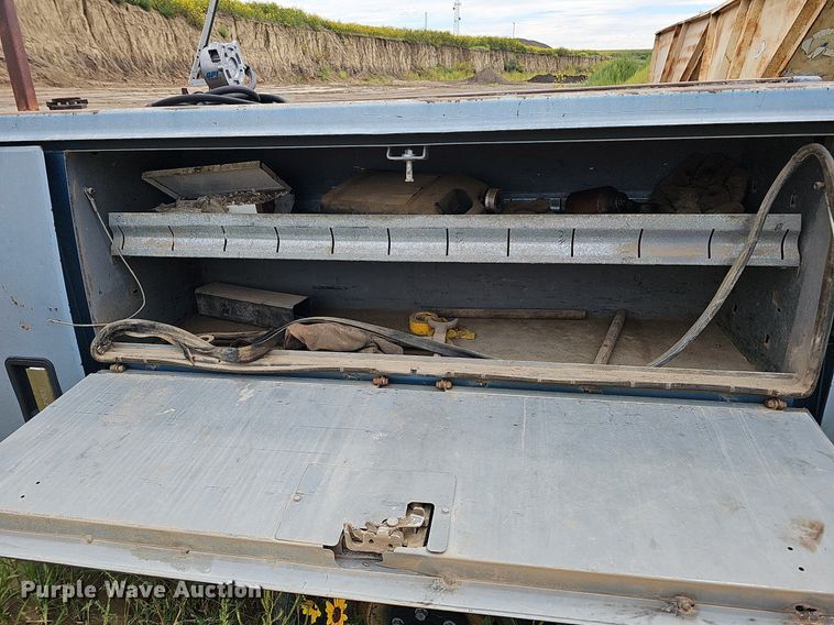 image for item DQ0283 Stahl Grand Challenger G101 service bed trailer