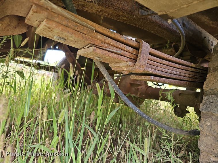 image for item DQ0283 Stahl Grand Challenger G101 service bed trailer