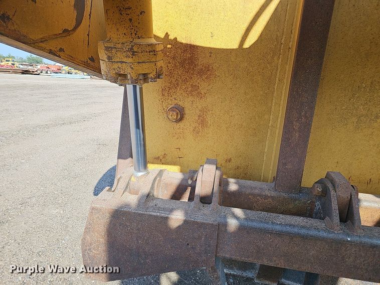 image for item DQ0289 1974 Caterpillar 623B  water wagon