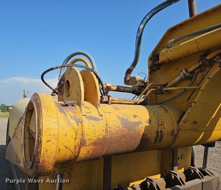 image for item DQ0289 1974 Caterpillar 623B  water wagon