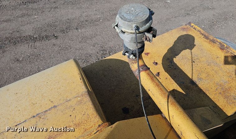 image for item DQ0289 1974 Caterpillar 623B  water wagon