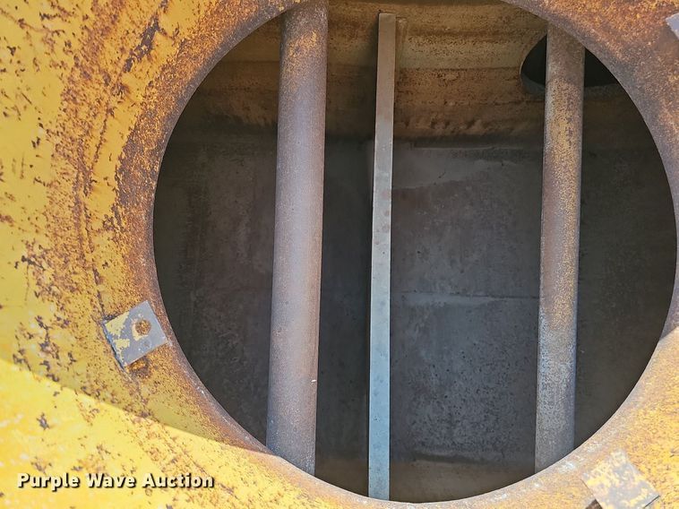 image for item DQ0289 1974 Caterpillar 623B  water wagon