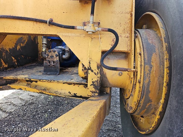 image for item DQ0289 1974 Caterpillar 623B  water wagon