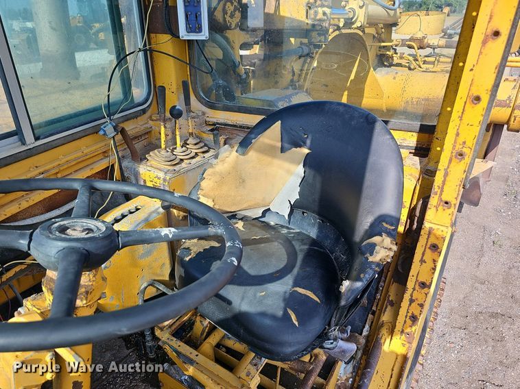 image for item DQ0289 1974 Caterpillar 623B  water wagon