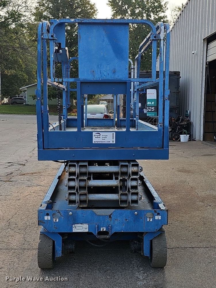 image for item DQ0306 2015 Genie GS-2646  scissor lift