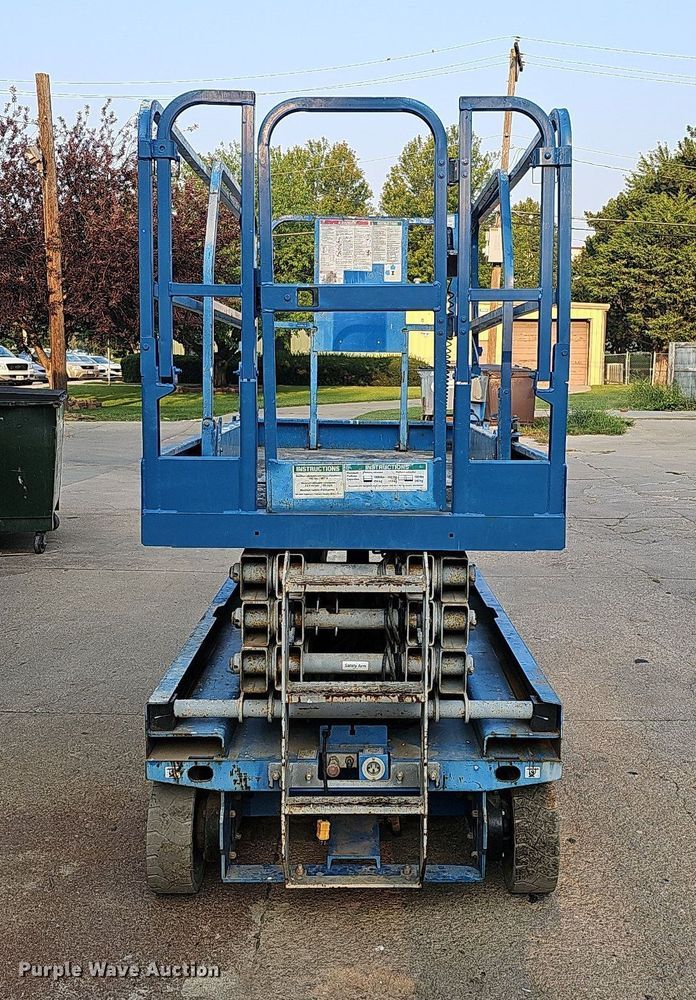 image for item DQ0306 2015 Genie GS-2646  scissor lift