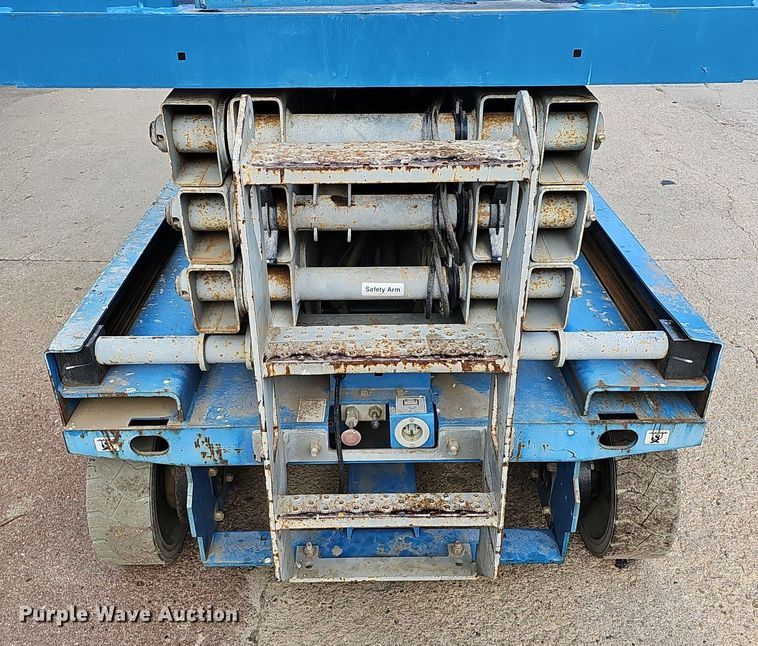 image for item DQ0306 2015 Genie GS-2646  scissor lift