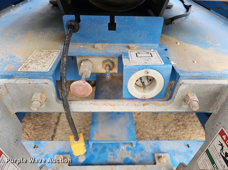 image for item DQ0306 2015 Genie GS-2646  scissor lift