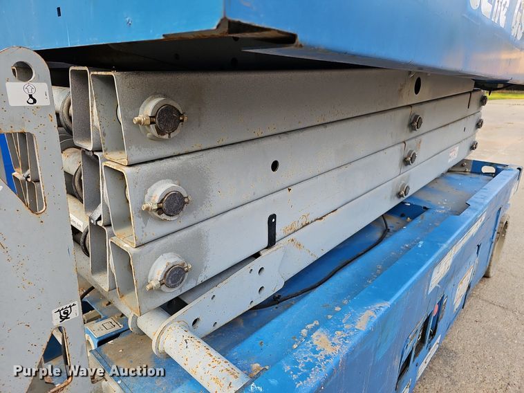 image for item DQ0306 2015 Genie GS-2646  scissor lift