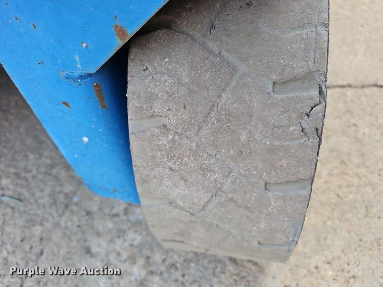 image for item DQ0306 2015 Genie GS-2646  scissor lift