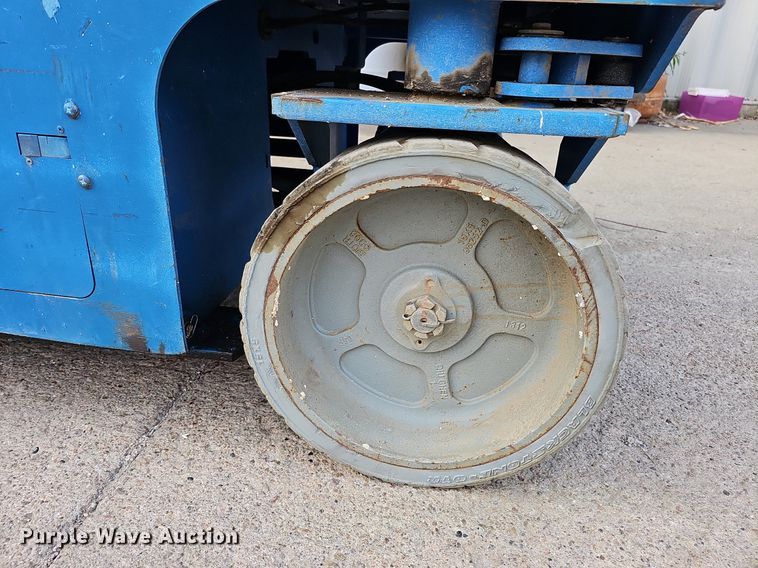 image for item DQ0306 2015 Genie GS-2646  scissor lift