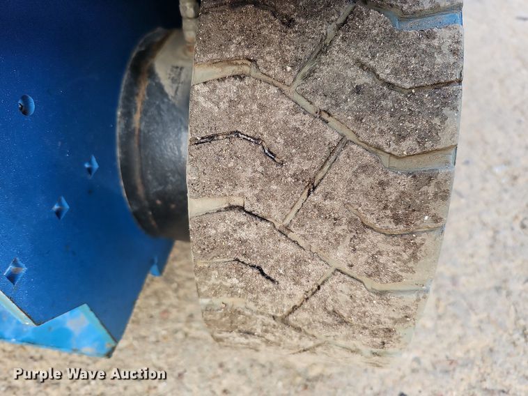 image for item DQ0306 2015 Genie GS-2646  scissor lift