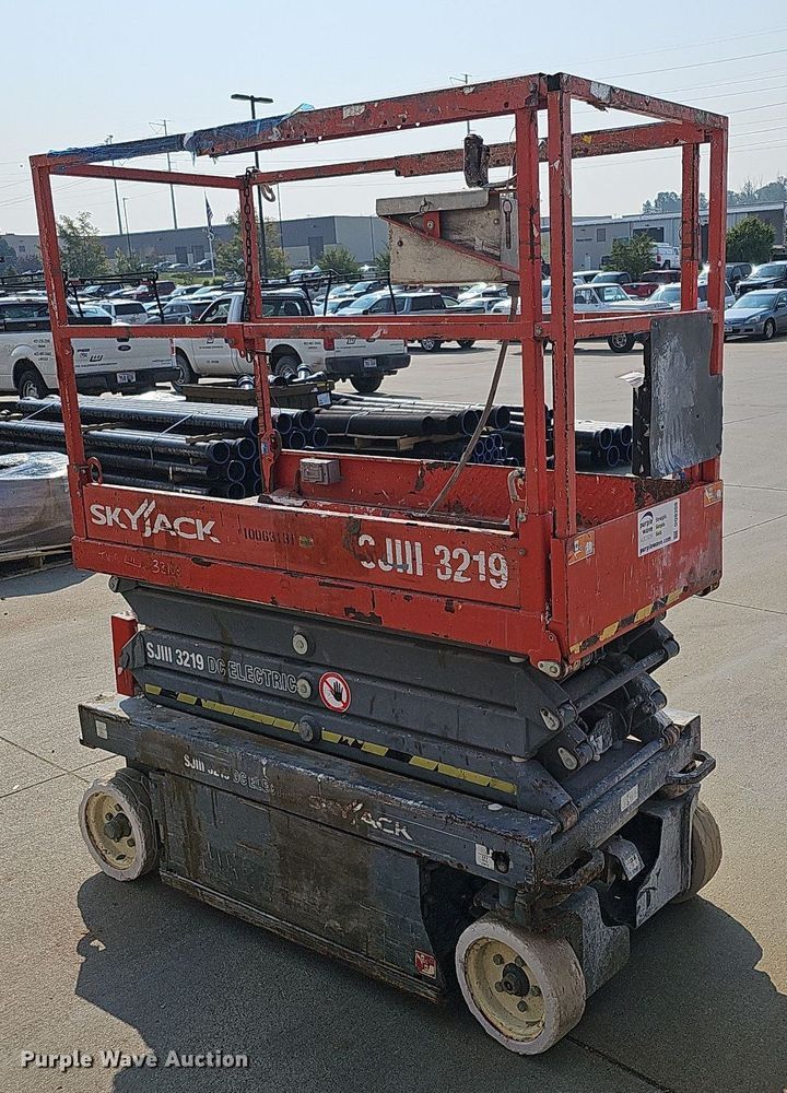 image for item DQ0308 Skyjack SJIII 3219 scissor lift