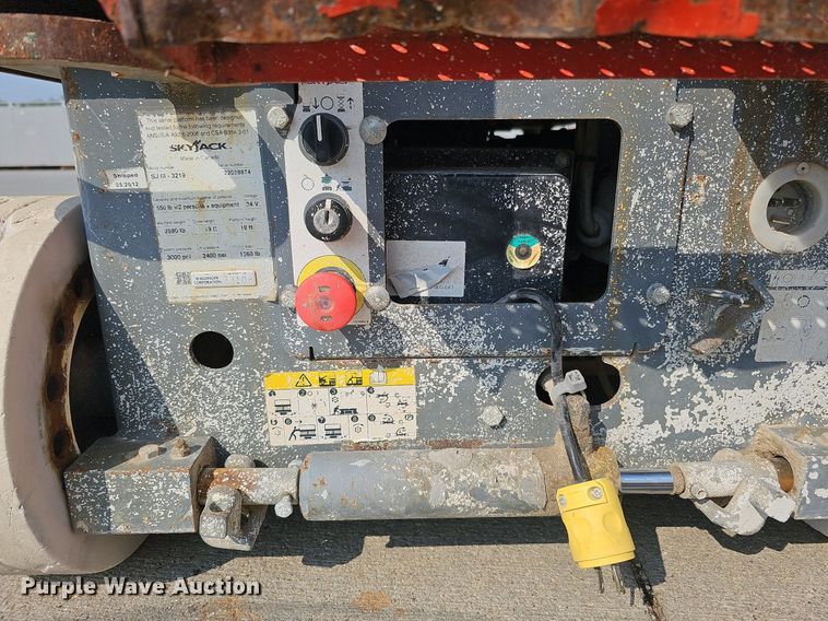 image for item DQ0308 Skyjack SJIII 3219 scissor lift