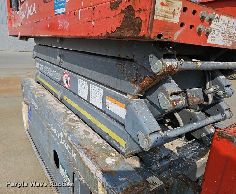 image for item DQ0308 Skyjack SJIII 3219 scissor lift