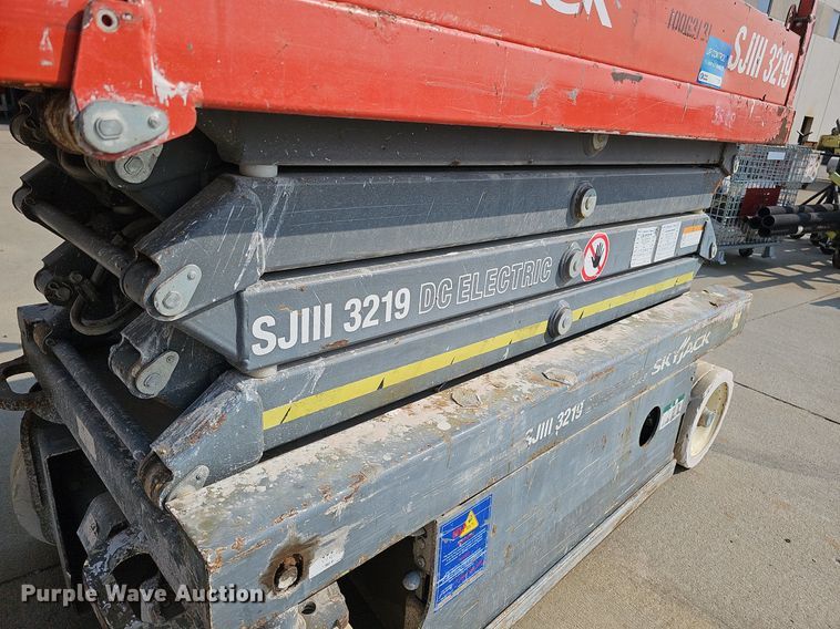 image for item DQ0308 Skyjack SJIII 3219 scissor lift