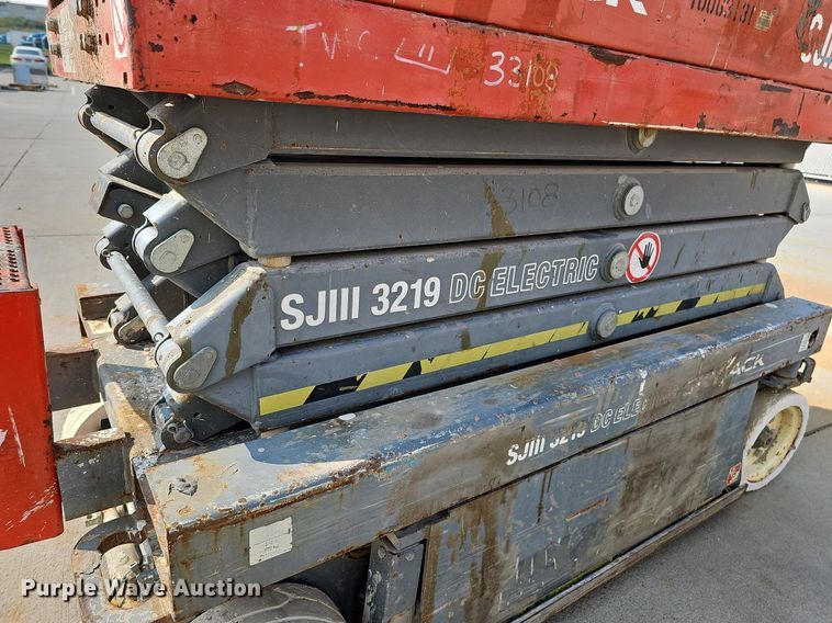 image for item DQ0308 Skyjack SJIII 3219 scissor lift